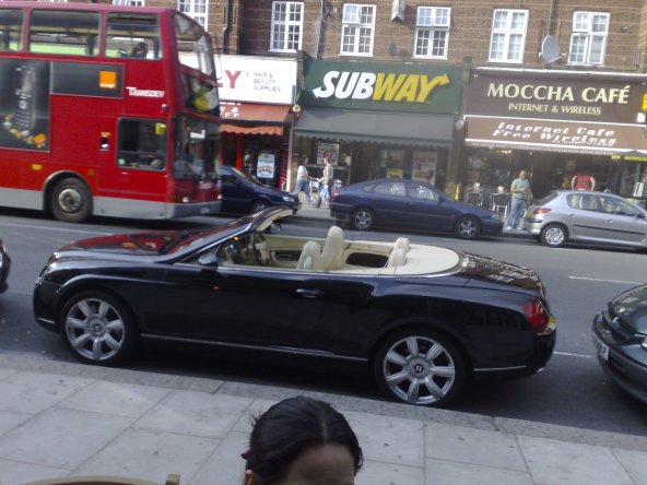 Un hermoso Bentley cabrio